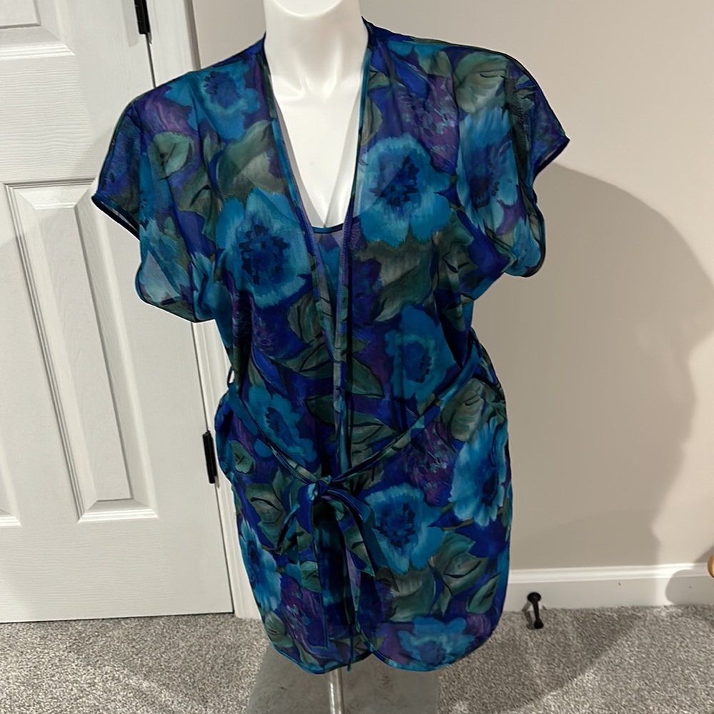 Vintage UnderCover Wear Floral 2 piece set robe and Nighty‎